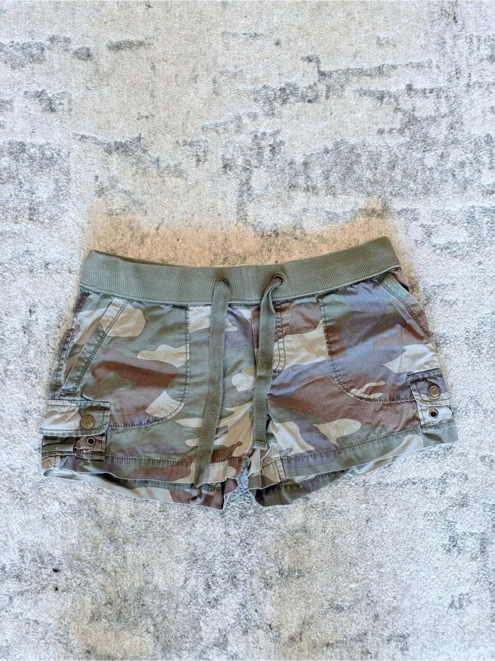 LONDONJEAN Women's Camo Cargo Shorts - Green Multitone